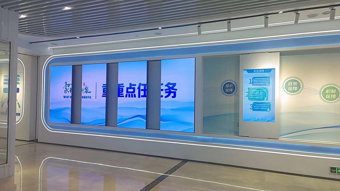 呼和浩特某科技展廳采用1.53開合屏+滑軌屏方案，共計25平方-2.jpg